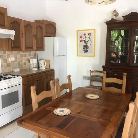Holiday home Farmyard At Kerespars, 3 Houses, Sleeps 30 With Pool Leuhan