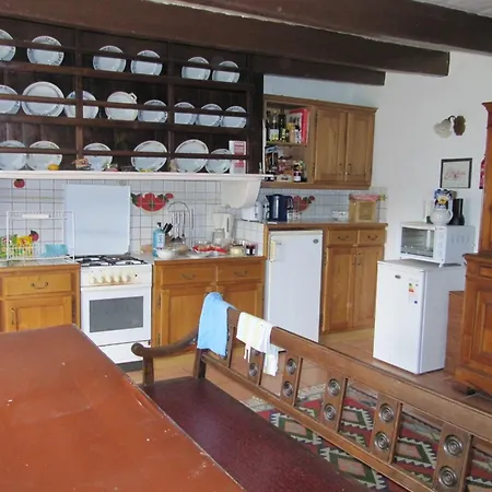 Farmyard At Kerespars, 3 Houses, Sleeps 30 With Pool * Leuhan