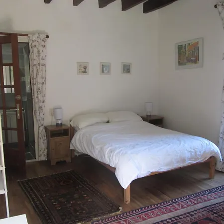Farmyard At Kerespars, 3 Houses, Sleeps 30 With Pool