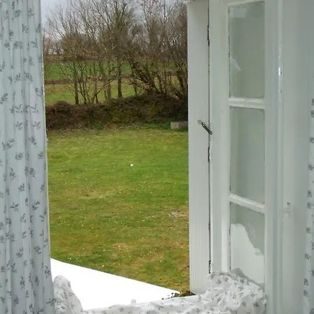Farmyard At Kerespars, 3 Houses, Sleeps 30 With Pool *