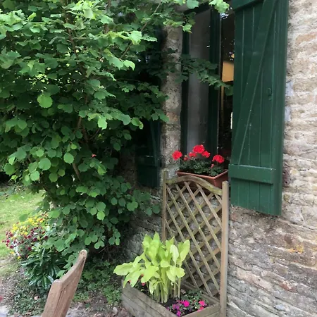 Farmyard At Kerespars, 3 Houses, Sleeps 30 With Pool Holiday home