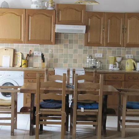 Farmyard At Kerespars, 3 Houses, Sleeps 30 With Pool Holiday home Leuhan