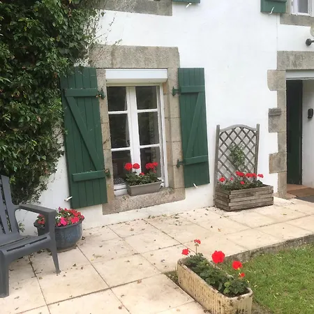 Holiday home Farmyard At Kerespars, 3 Houses, Sleeps 30 With Pool Leuhan