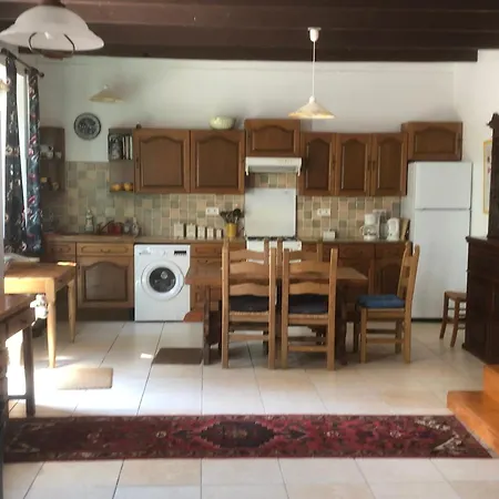 Farmyard At Kerespars, 3 Houses, Sleeps 30 With Pool Holiday home