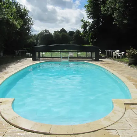 Farmyard At Kerespars, 3 Houses, Sleeps 30 With Pool Leuhan
