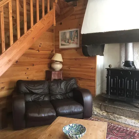 Farmyard At Kerespars, 3 Houses, Sleeps 30 With Pool Holiday home *