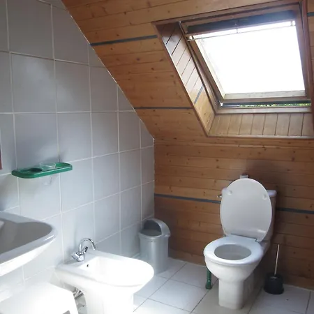 Farmyard At Kerespars, 3 Houses, Sleeps 30 With Pool * Leuhan