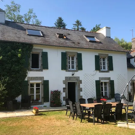 Farmyard At Kerespars, 3 Houses, Sleeps 30 With Pool