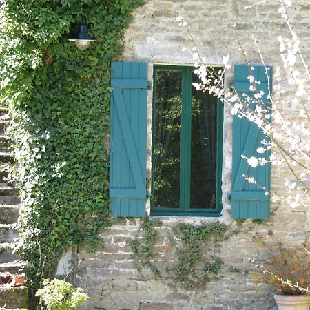 Farmyard At Kerespars, 3 Houses, Sleeps 30 With Pool Leuhan