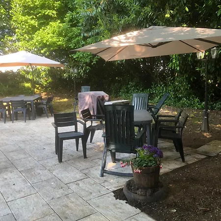 Farmyard At Kerespars, 3 Houses, Sleeps 30 With Pool * Leuhan